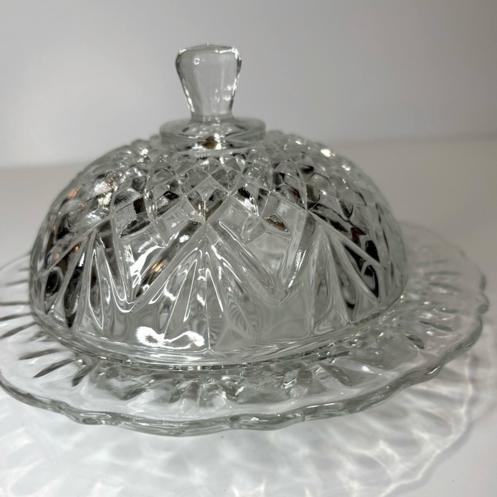 Vintage Anchor Hocking Prescut Clear pattern round covered butter / cheese dish
